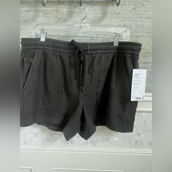 NWT new 14 Athleta farallon shorts dark gray charcoal mid rise drawstring - Picture 7 of 13